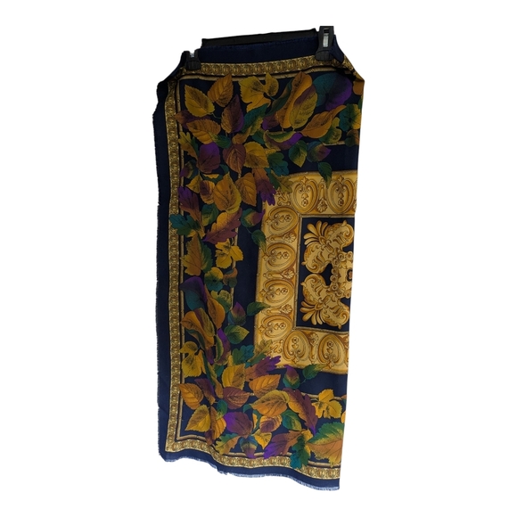 Vintage, Elegant, Floral Scarf. - Picture 2 of 5